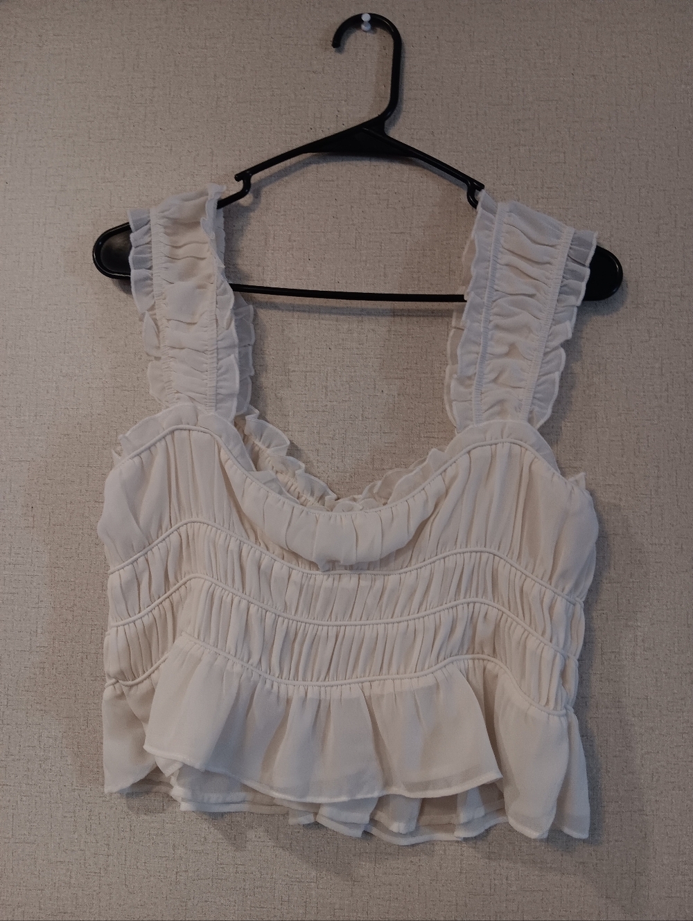 Astr The Label Ruffle Strap Smocked Crop Top - White Sz M - Picture 2 of 3